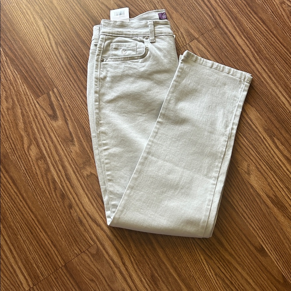 Gloria Vanderbilt Amanda Straight-Leg Jeans in off white.